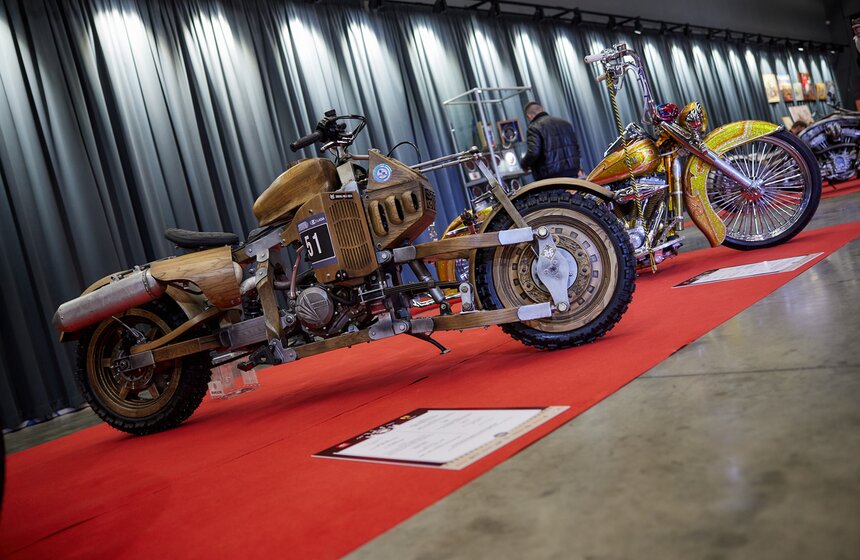 Выставка "Кастом особого назначения" проходит на ВДНХ 7 фото