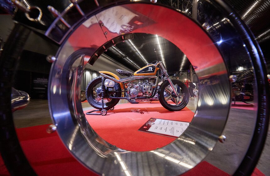 Выставка "Кастом особого назначения" проходит на ВДНХ 9 фото