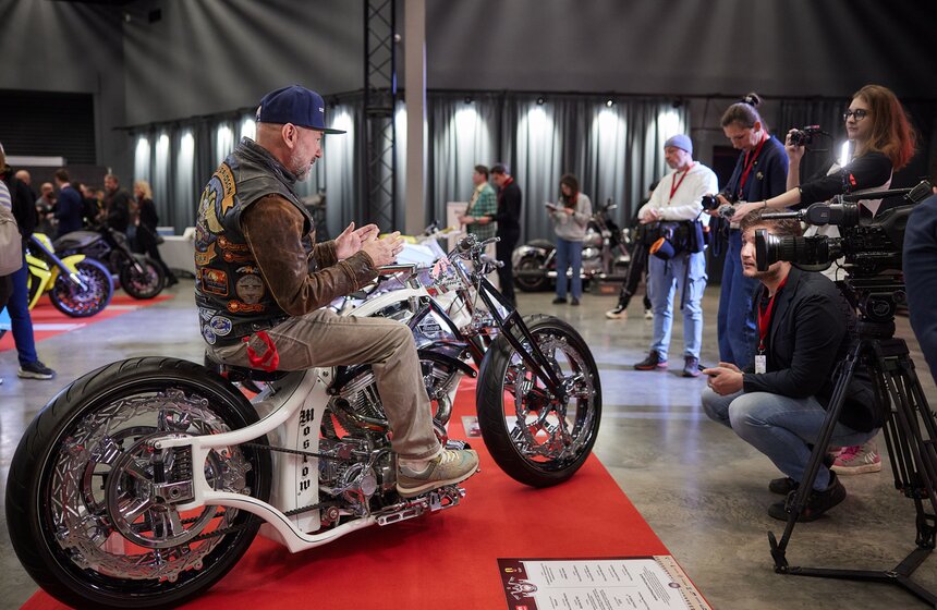 Выставка "Кастом особого назначения" проходит на ВДНХ 6 фото