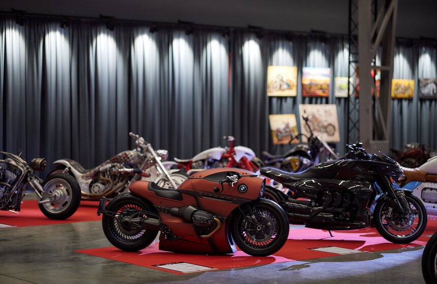 Выставка "Кастом особого назначения" проходит на ВДНХ 10 фото