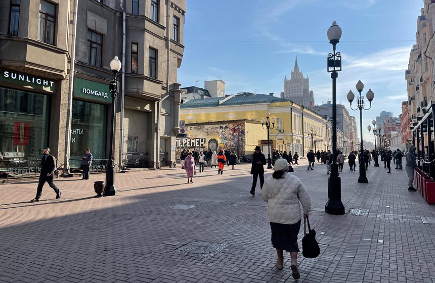 Стену Цоя восстановили после надписи фанатов Техника 1 фото