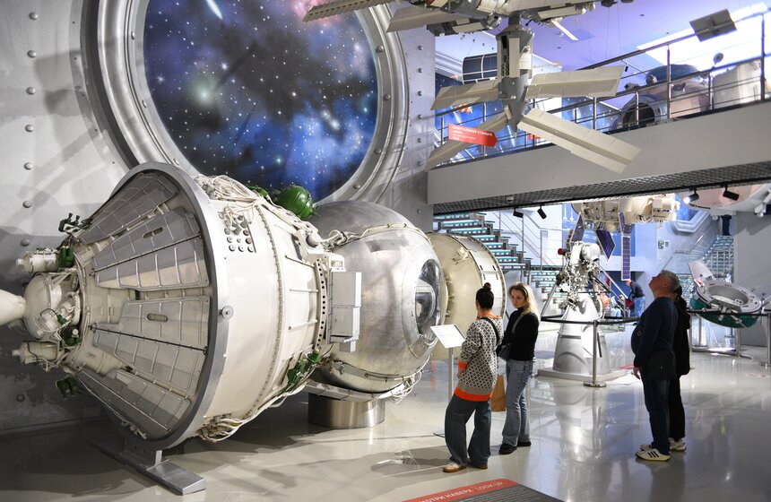 Пресс-тур прошел по закрытому хранилищу Музея космонавтики в Москве 27 фото