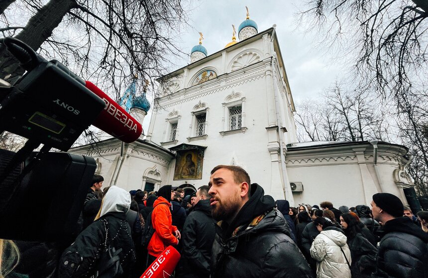 Прощание с Пашей Техником прошло в храме Петра и Павла в Лефортове 19 фото