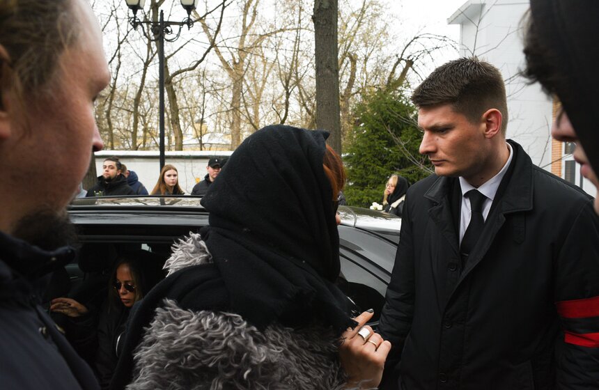 Прощание с Пашей Техником прошло в храме Петра и Павла в Лефортове 14 фото