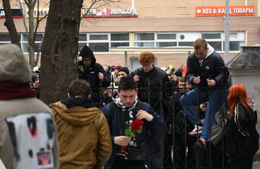 Прощание с Пашей Техником прошло в храме Петра и Павла в Лефортове 18 фото