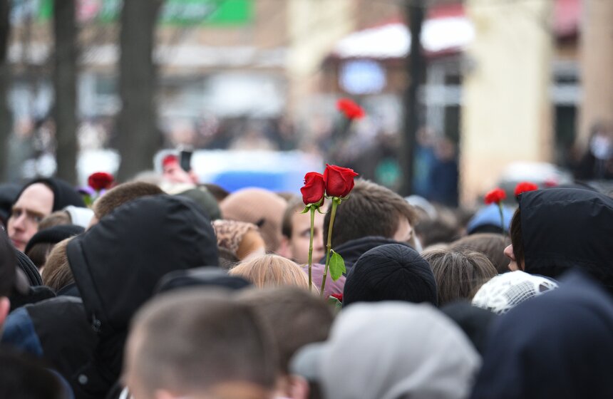 Прощание с Пашей Техником прошло в храме Петра и Павла в Лефортове 10 фото