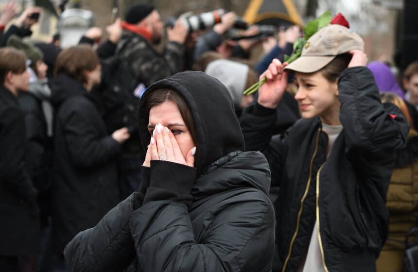 Прощание с Пашей Техником прошло в храме Петра и Павла в Лефортове 25 фото