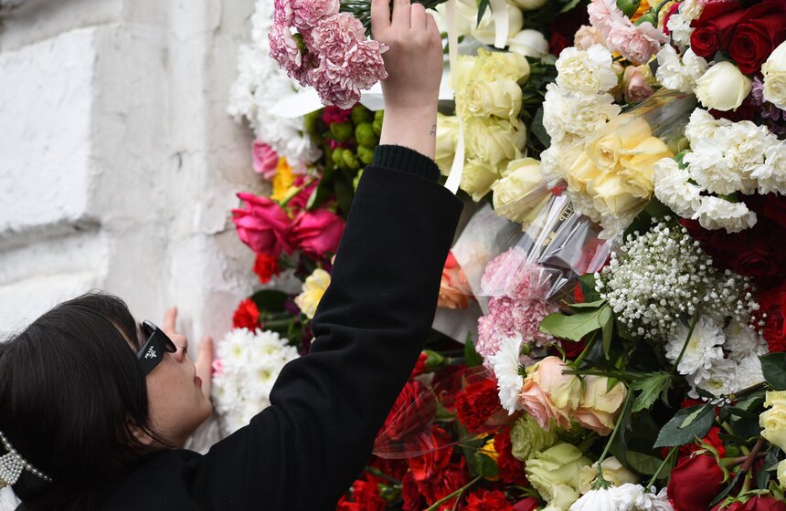 Прощание с Пашей Техником прошло в храме Петра и Павла в Лефортове 35 фото