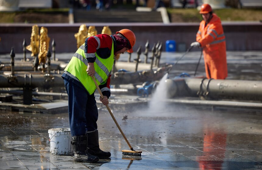 Фонтан "Дружба народов" промыли на ВДНХ 14 фото