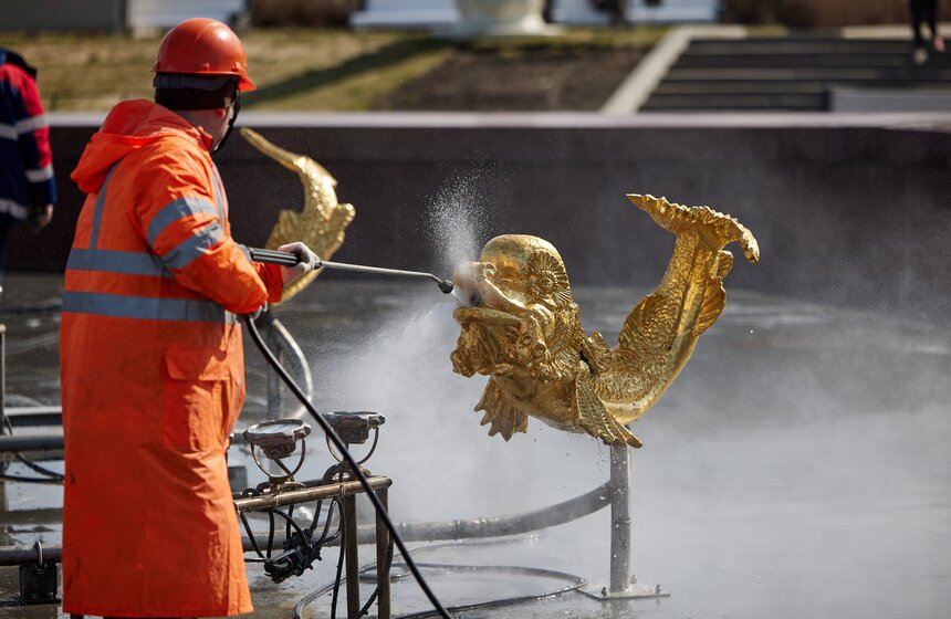 Фонтан "Дружба народов" промыли на ВДНХ 8 фото
