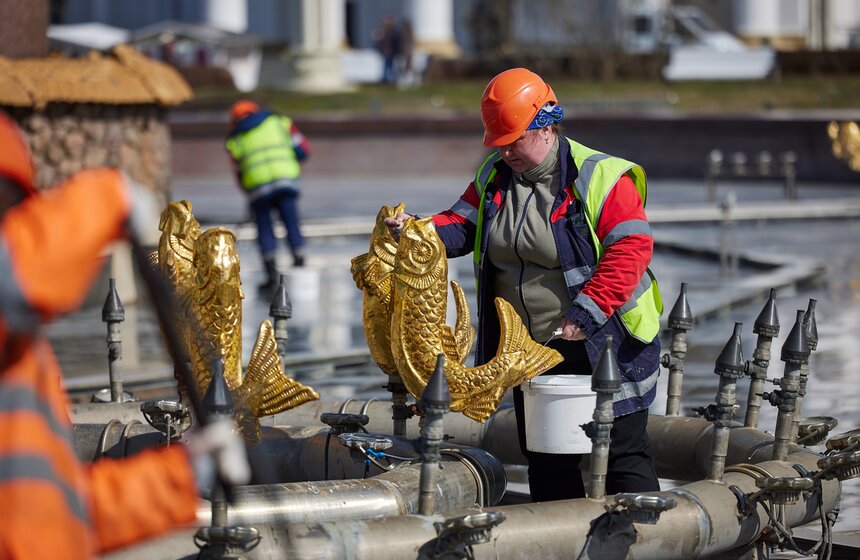 Фонтан "Дружба народов" промыли на ВДНХ 9 фото