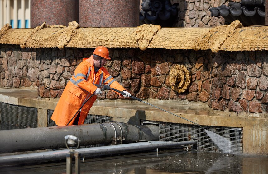 Фонтан "Дружба народов" промыли на ВДНХ 15 фото