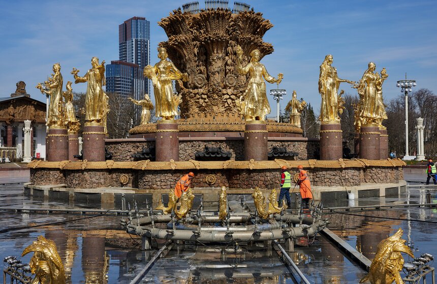 Фонтан "Дружба народов" промыли на ВДНХ 17 фото