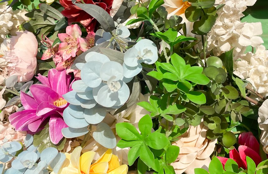 Пасхальные инсталляции установили у вестибюлей метро в Москве 15 фото