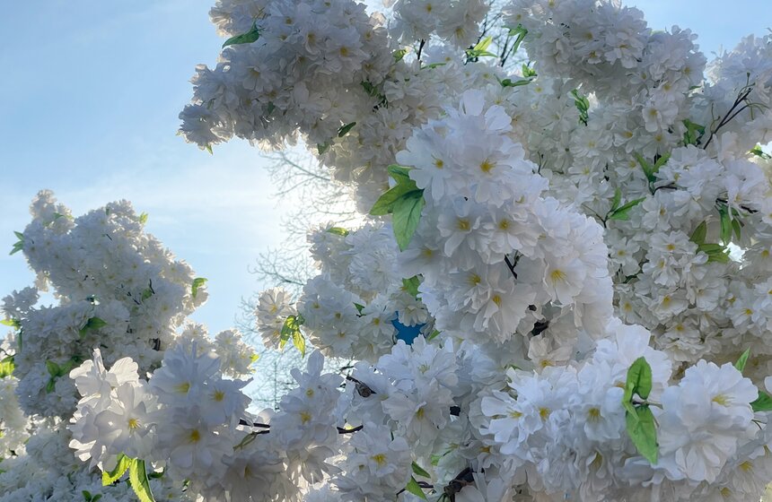 Пасхальные инсталляции установили у вестибюлей метро в Москве 12 фото