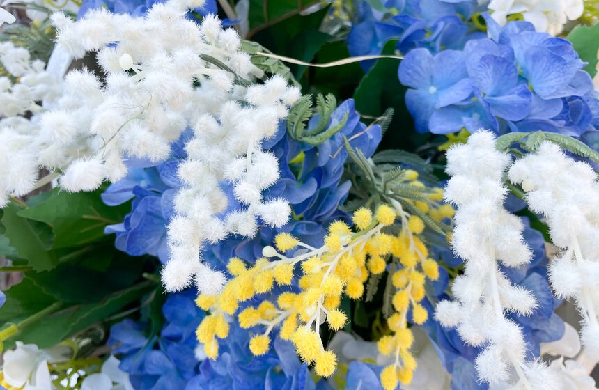 Пасхальные инсталляции установили у вестибюлей метро в Москве 8 фото