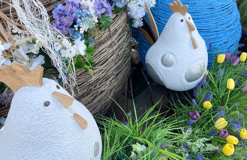 Пасхальные инсталляции установили у вестибюлей метро в Москве 10 фото