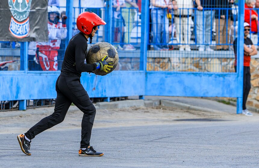 Чемпионат России по мотоболу стартовал на стадионе "Металлург" 16 фото
