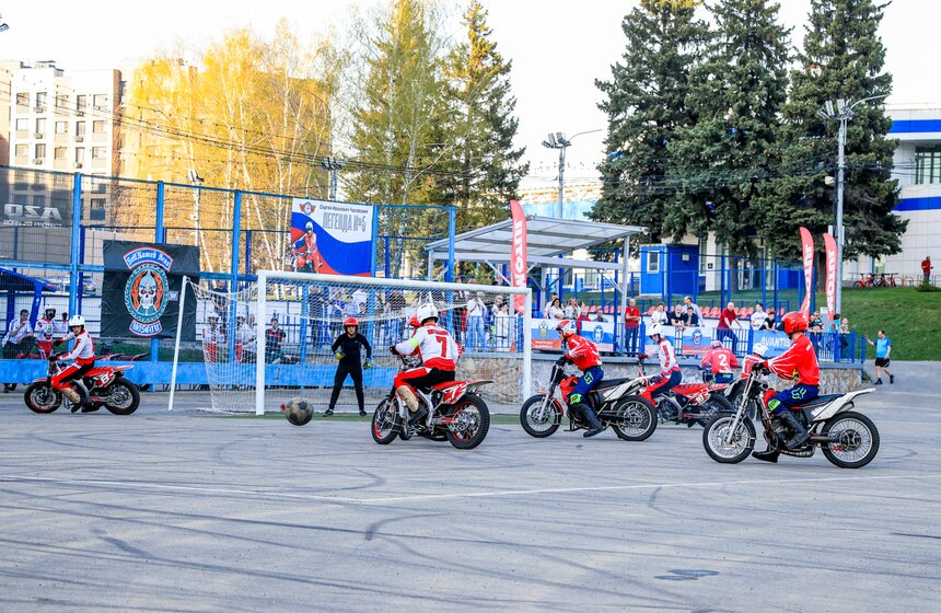 Чемпионат России по мотоболу стартовал на стадионе "Металлург" 7 фото