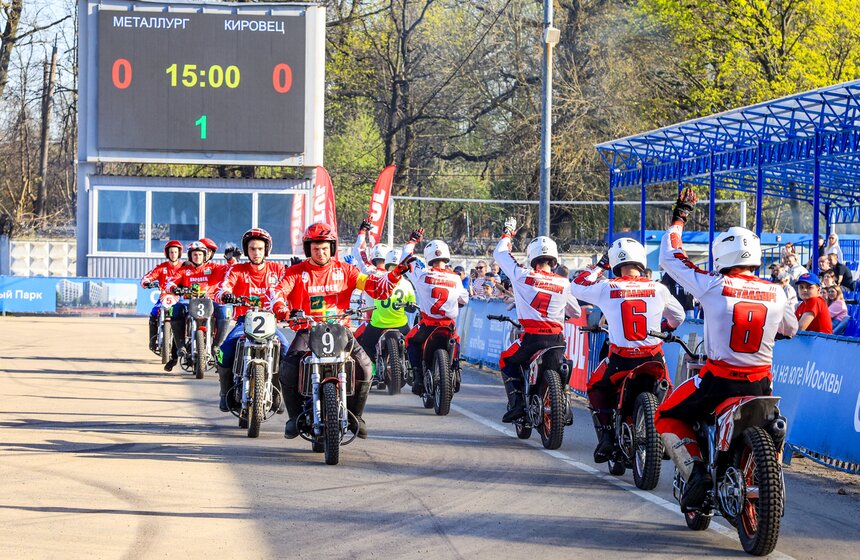 Чемпионат России по мотоболу стартовал на стадионе "Металлург" 1 фото