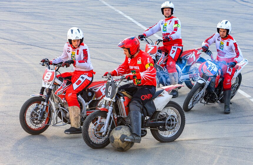 Чемпионат России по мотоболу стартовал на стадионе "Металлург" 5 фото