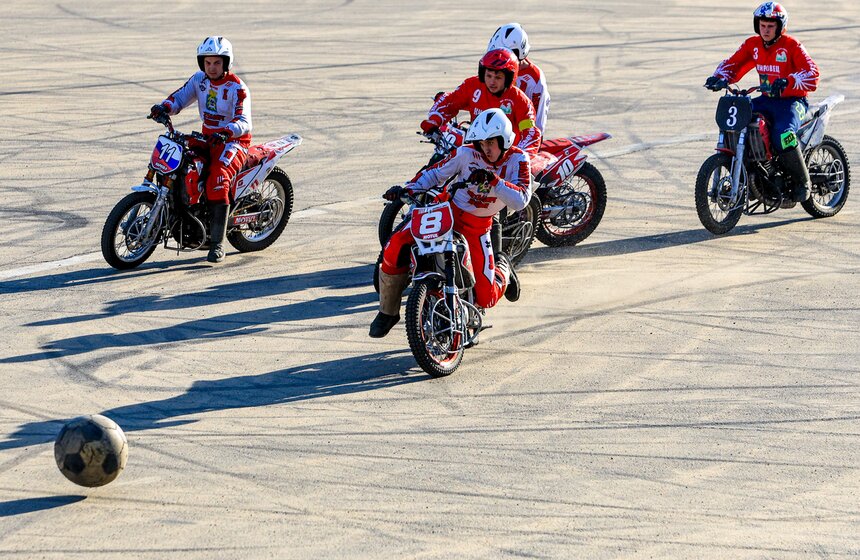 Чемпионат России по мотоболу стартовал на стадионе "Металлург" 11 фото