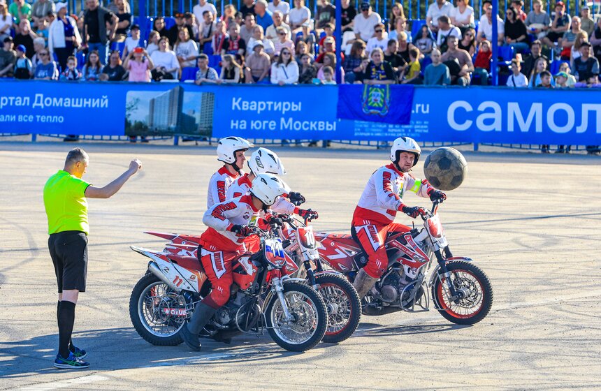 Чемпионат России по мотоболу стартовал на стадионе "Металлург" 2 фото