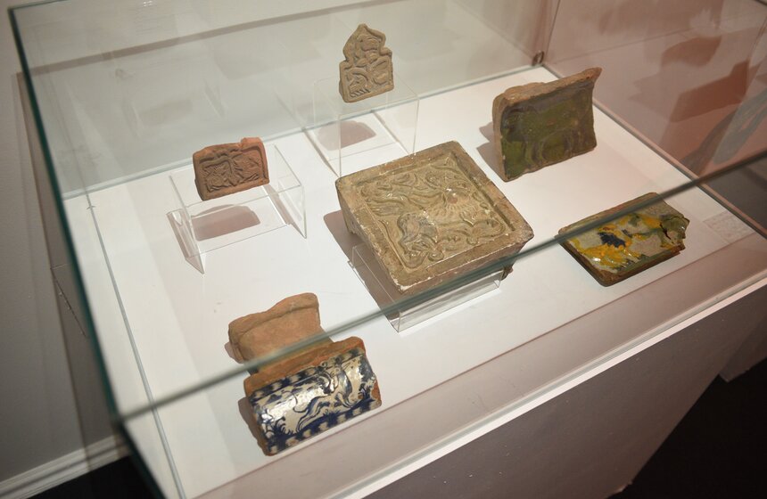 В столице открылась выставка "Звери и мифы: от античных мозаик к московским изразцам" 3 фото