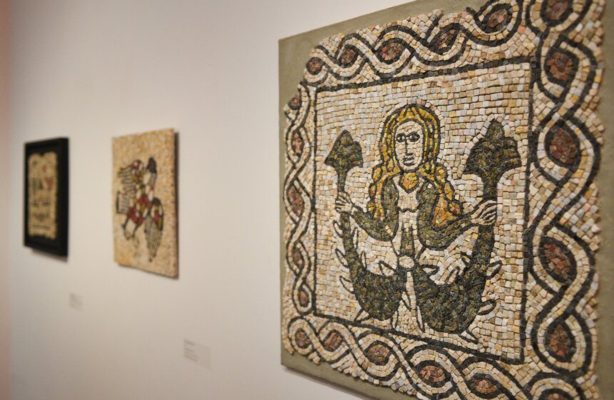 В столице открылась выставка "Звери и мифы: от античных мозаик к московским изразцам" 9 фото