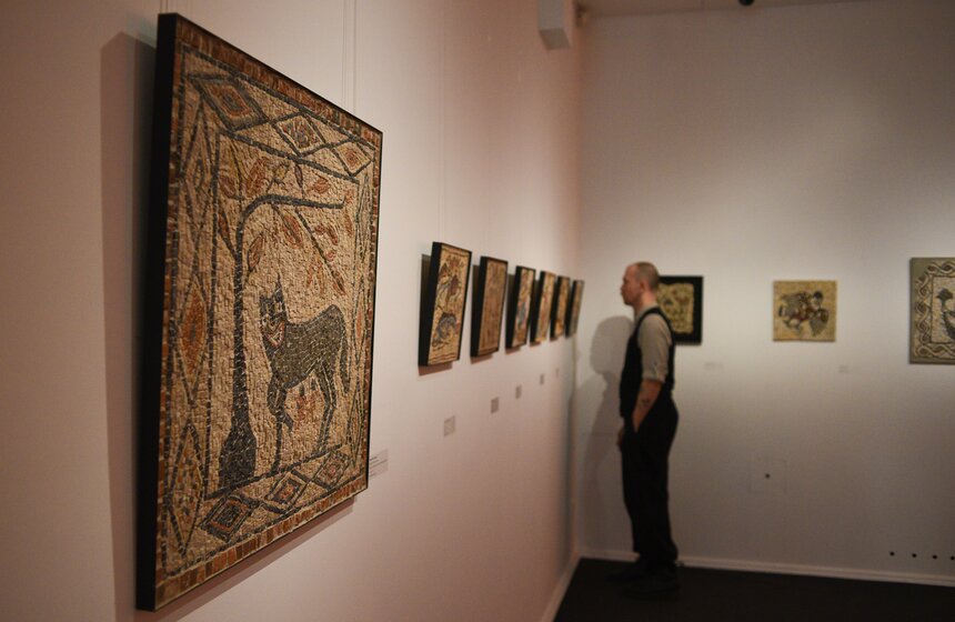 В столице открылась выставка "Звери и мифы: от античных мозаик к московским изразцам" 16 фото