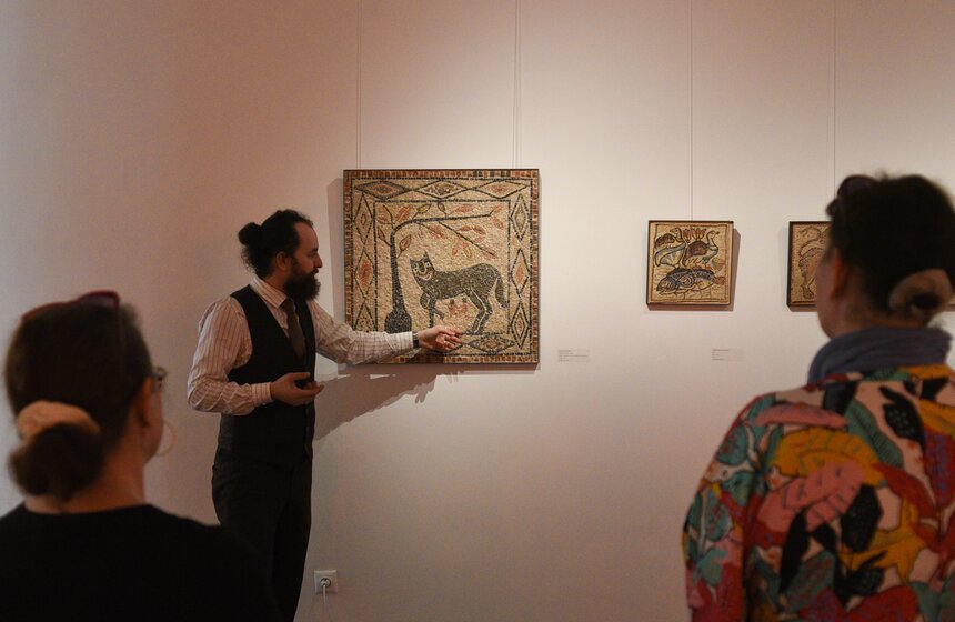 В столице открылась выставка "Звери и мифы: от античных мозаик к московским изразцам" 13 фото