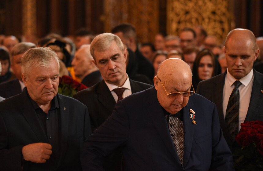 Прощание с Зурабом Церетели проходит в храме Христа Спасителя 23 апреля 28 фото