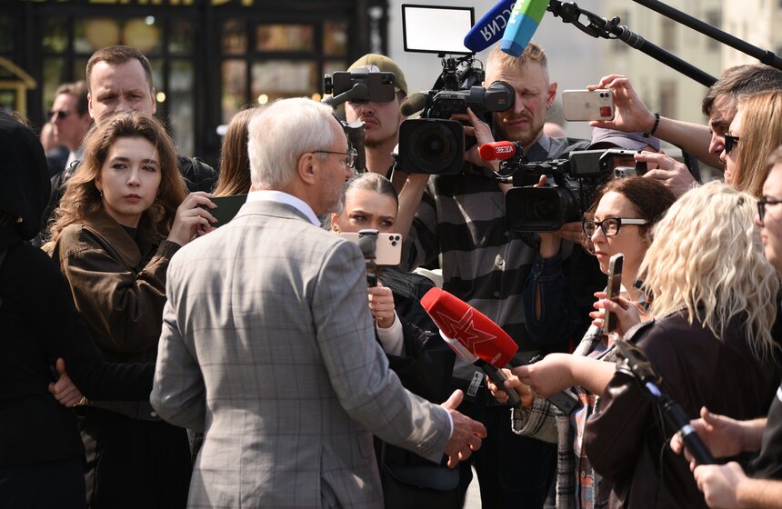 Прощание с Зурабом Церетели проходит в храме Христа Спасителя 23 апреля 9 фото