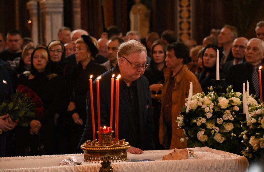 Прощание с Зурабом Церетели проходит в храме Христа Спасителя 23 апреля 26 фото