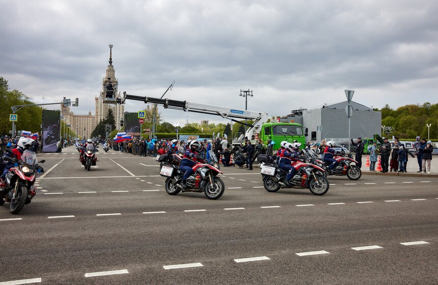 На Воробьевых горах прошел Московский мотофестиваль 18 фото