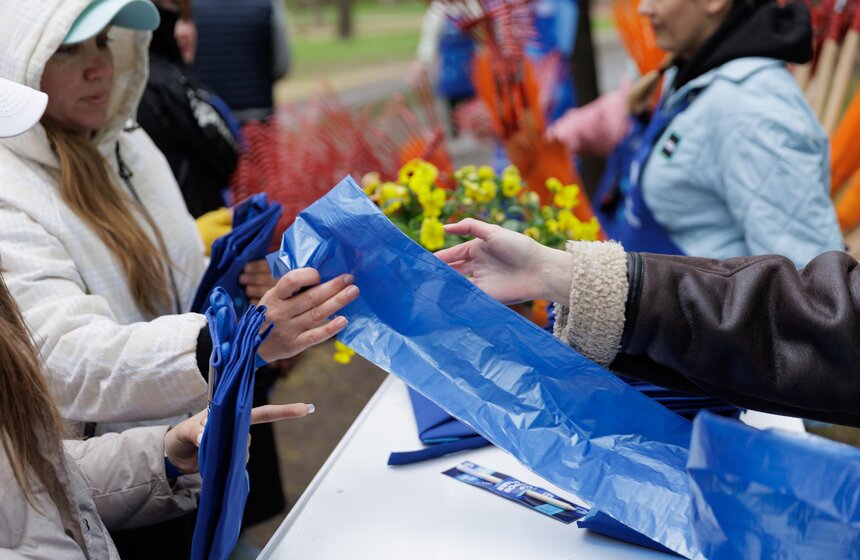 Проект "Сортировочная" и Парк Горького провели экосубботник в Нескучном саду 4 фото