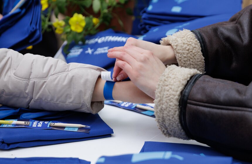 Проект "Сортировочная" и Парк Горького провели экосубботник в Нескучном саду 3 фото