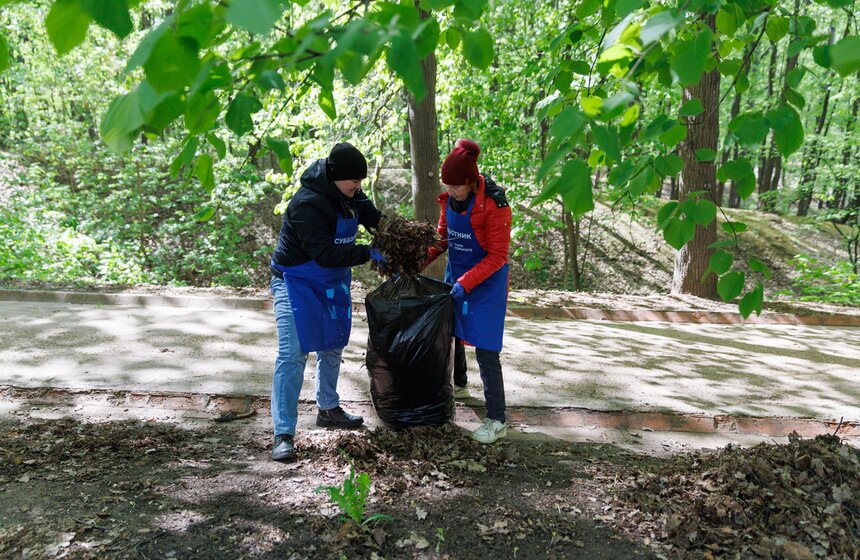 Проект "Сортировочная" и Парк Горького провели экосубботник в Нескучном саду 46 фото