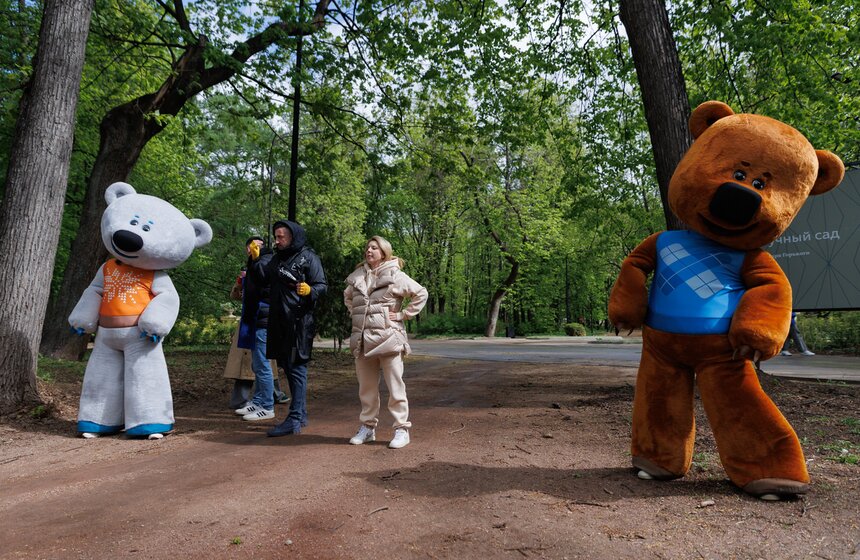 Проект "Сортировочная" и Парк Горького провели экосубботник в Нескучном саду 14 фото