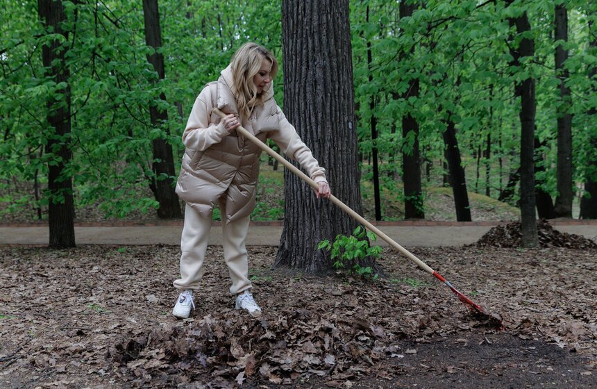 Проект "Сортировочная" и Парк Горького провели экосубботник в Нескучном саду 18 фото