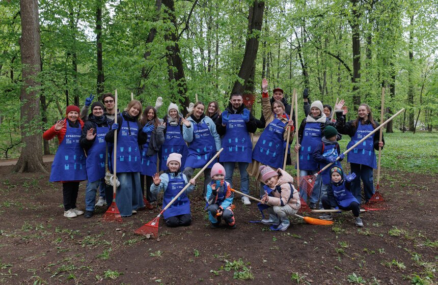 Проект "Сортировочная" и Парк Горького провели экосубботник в Нескучном саду 50 фото