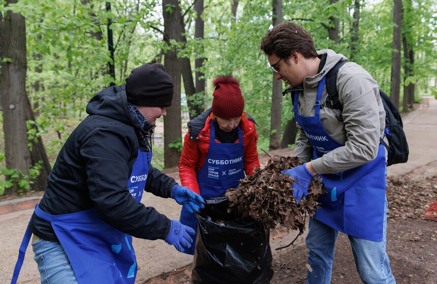 Проект "Сортировочная" и Парк Горького провели экосубботник в Нескучном саду 48 фото