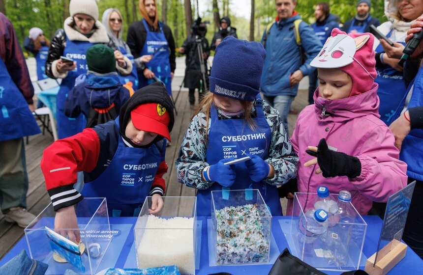 Проект "Сортировочная" и Парк Горького провели экосубботник в Нескучном саду 28 фото