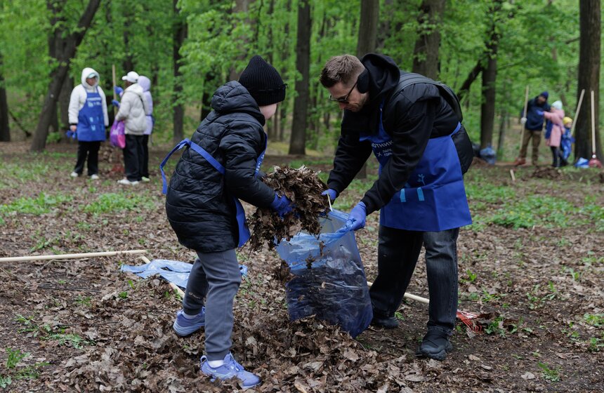 Проект "Сортировочная" и Парк Горького провели экосубботник в Нескучном саду 11 фото