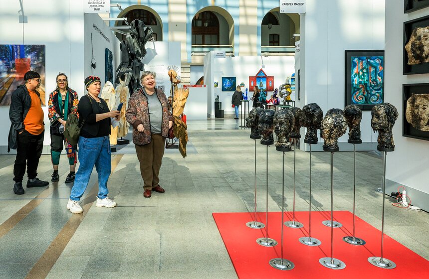 Ярмарка "Арт Москва" открылась в Гостином Дворе 8 фото