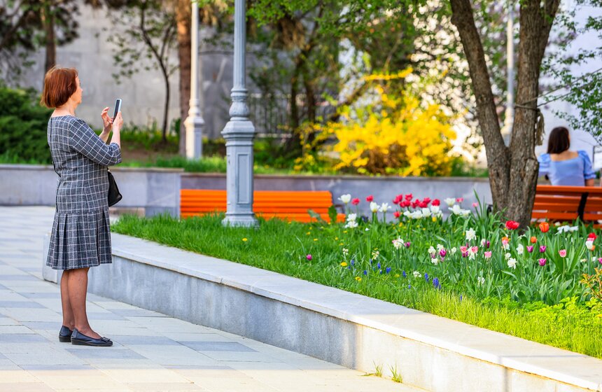 Первоцветы распустились в парке "Зарядье" 13 фото