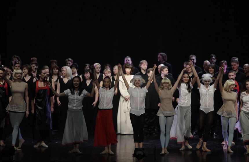 В театре "Новая Опера" представили кантату "Кармина Бурана" 18 фото