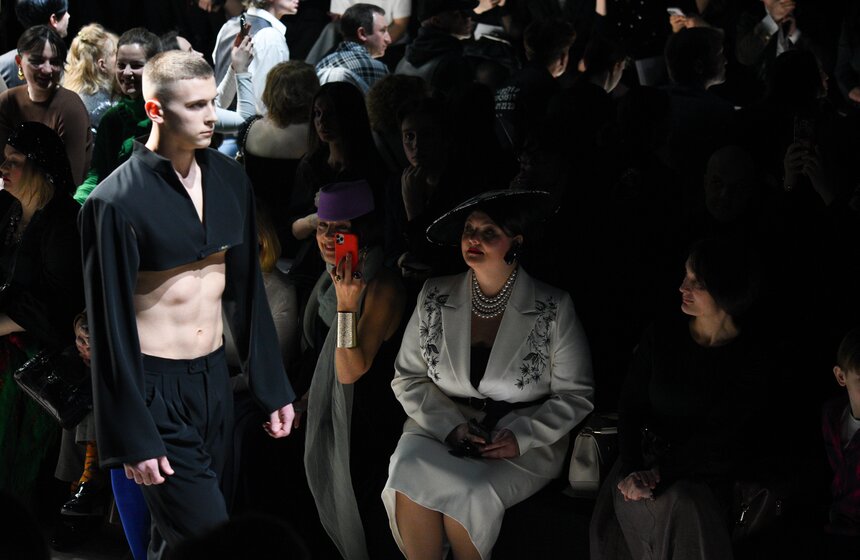 Дом моды Вячеслава Зайцева представил авангардную ретроспективу на Московской неделе моды 39 фото
