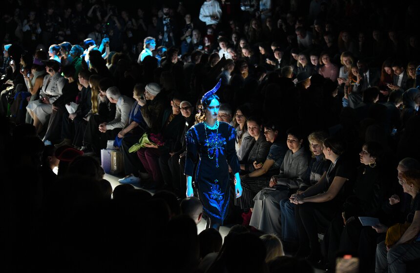 Дом моды Вячеслава Зайцева представил авангардную ретроспективу на Московской неделе моды 40 фото