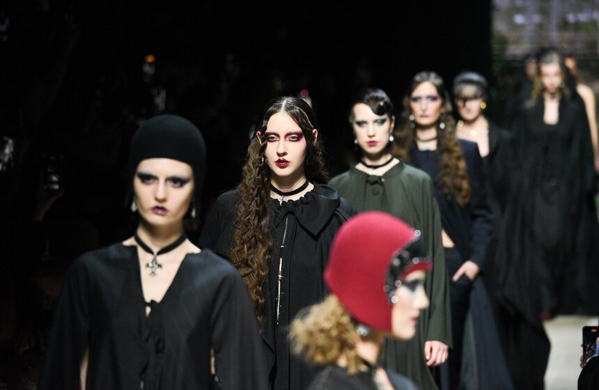 Дом моды Вячеслава Зайцева представил авангардную ретроспективу на Московской неделе моды 41 фото